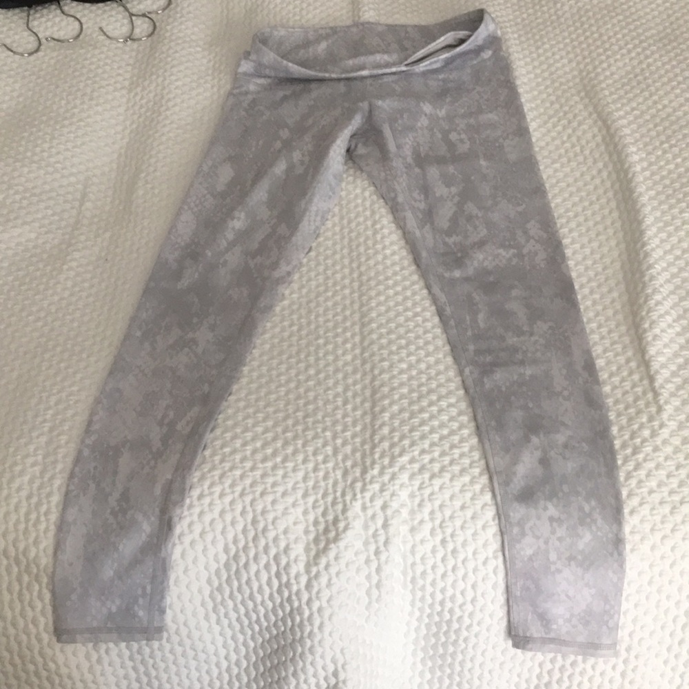 Alo yoga snakeskin patterned leggings